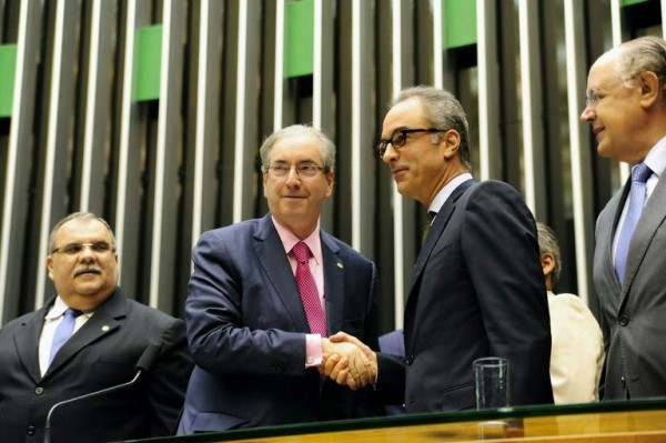 Cunha e João Roberto Marinho na homenagem da Câmara à emissora