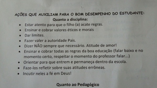 Panfletos entregues à Escola Estadual Pirassununga