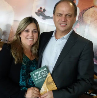 Marisa Lobo, a "psicóloga cristã", e o ministro Ricardo Barros 
