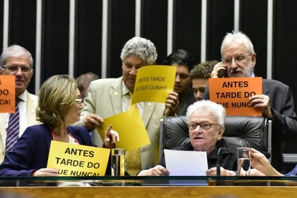 Erundina na cadeira de Cunha: símbolo da resistência