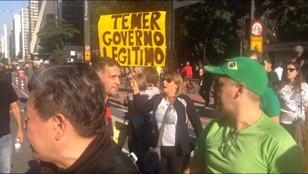 Coxinhas que apoiam Temer pouco antes de se retirar na Paulista