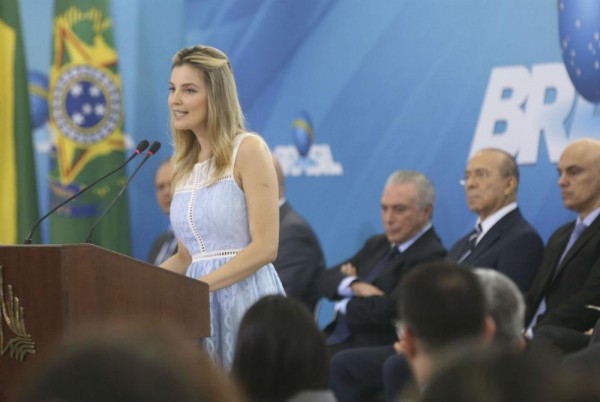 Marcela Temer apresenta o programa "Criança Feliz"