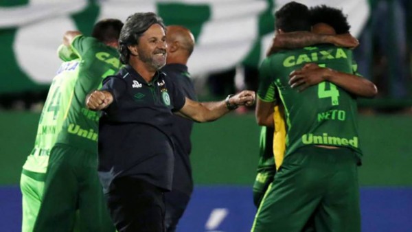 O treinador Caio Júnior