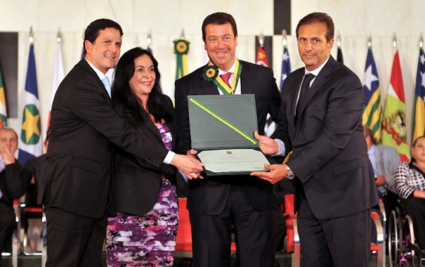 Em 2012, o então deputado tucano Bruno Araújo, hoje ministro, homenageou Melo Filho por "romper fronteiras"