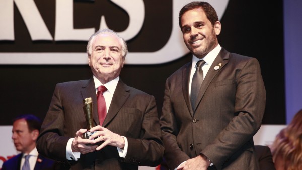 Temer, "Brasileiro do Ano" para a Istoé, e Caco Alzugaray, presidente da Três