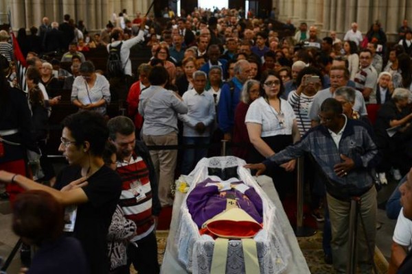 Cadê Temer? Velório de Dom Paulo