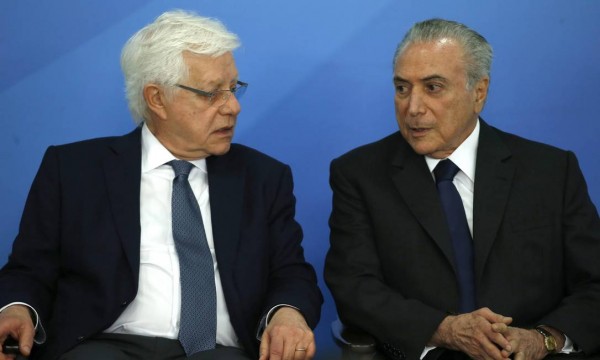 O "Angorá" no colo de Temer