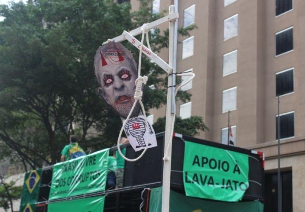 Carro alegórico da Unidos da Coxinhice