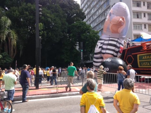 A avenida Paulista vazia no protesto do MBL / Vem Pra Rua