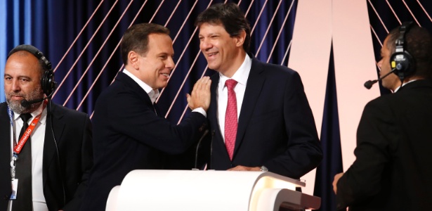 Doria cumprimenta Haddad em debate na TV