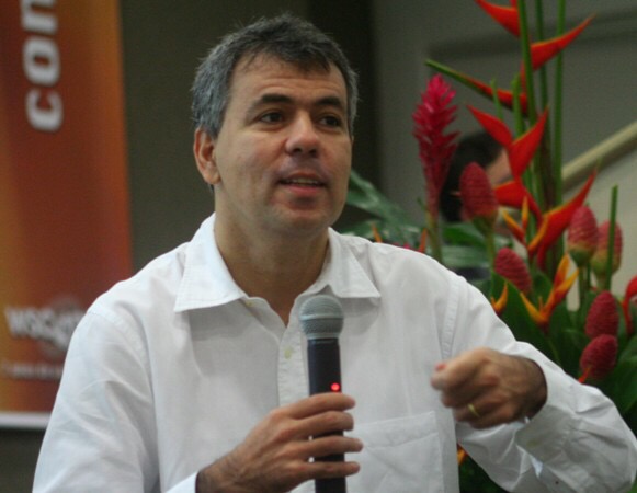 Saiu o artigo mais imbecil sobre a crise: 