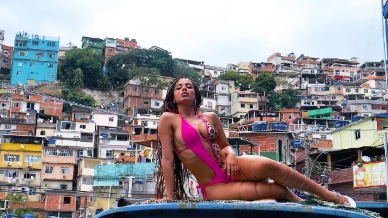 Anitta é muito mais que a mulher do ano. Por Nathalí Macedo