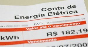 Medida Provisória abre brecha para que governo aplique taxa extra na conta de luz.