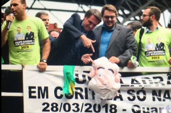 Perfis que apoiam Bolsonaro são deletados da rede social Facebook