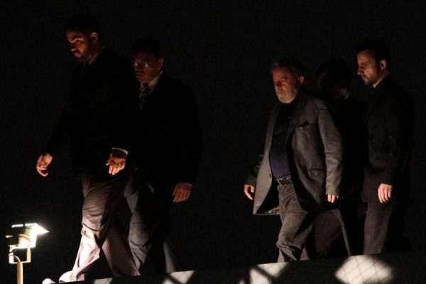 Manifestantes mantêm acampamento em apoio a Lula em Curitiba