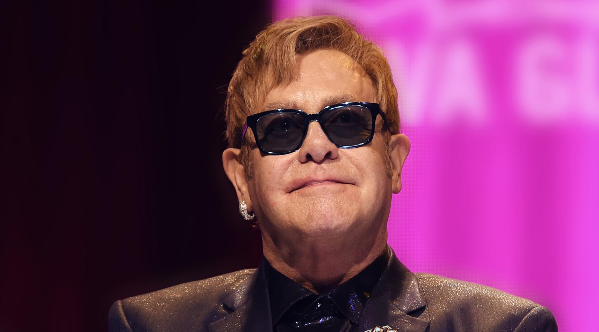 Elton John acusa a Rússia e o Leste Europeu de discriminar ...