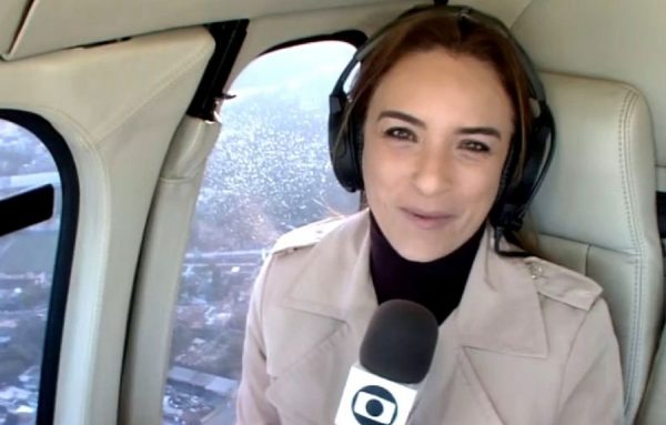 Porta de helicóptero da TV Globo se abre durante voo e repórter entra em  pânico