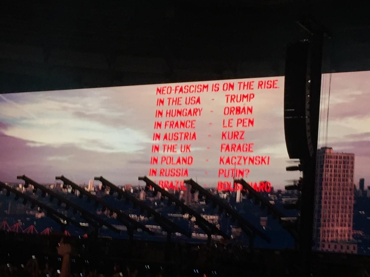 Show de Roger Waters no Allianz Parque mostra Bolsonaro como "neofascista em ascensão no Brasil"
