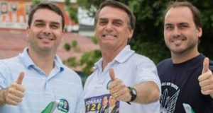 Flávio Bolsonaro, Jair Bolsonaro e Carlos Bolsonaro