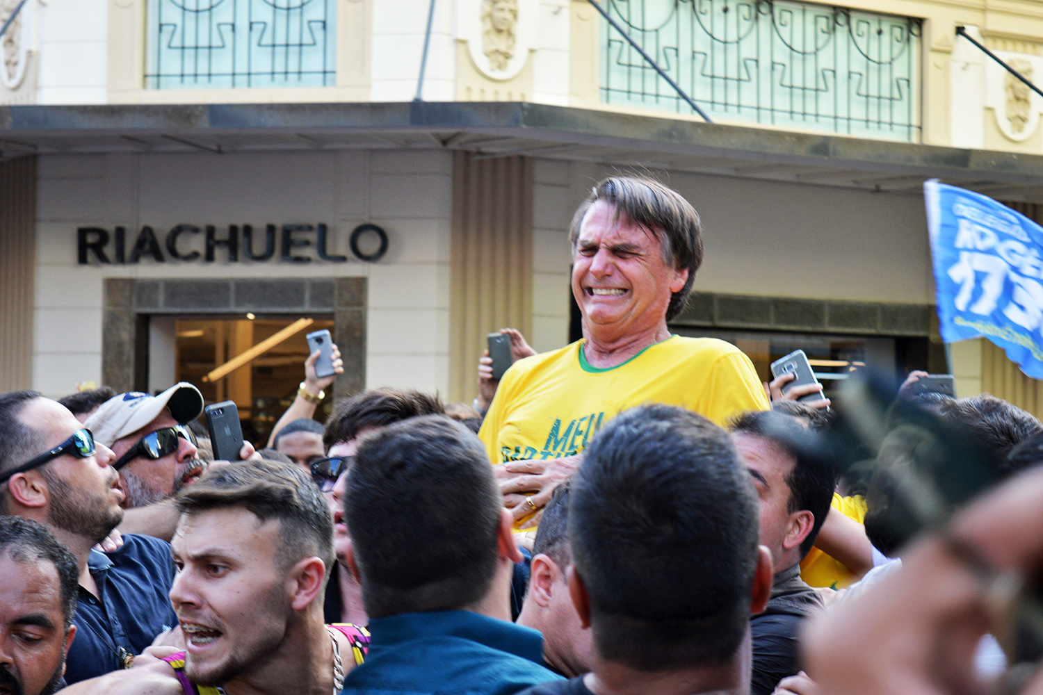 Bolsonaro no momento da facada