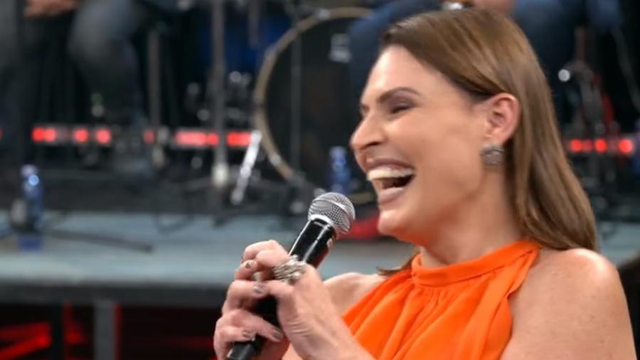 Sexóloga Laura Muller é surpreendida por pergunta embaraçosa no Altas Horas da Globo