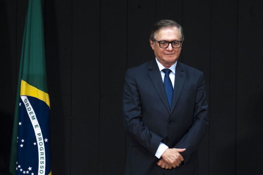 MEC volta atrás, retira slogan de Bolsonaro e diz que cantar Hino nas escolas será ‘voluntário’