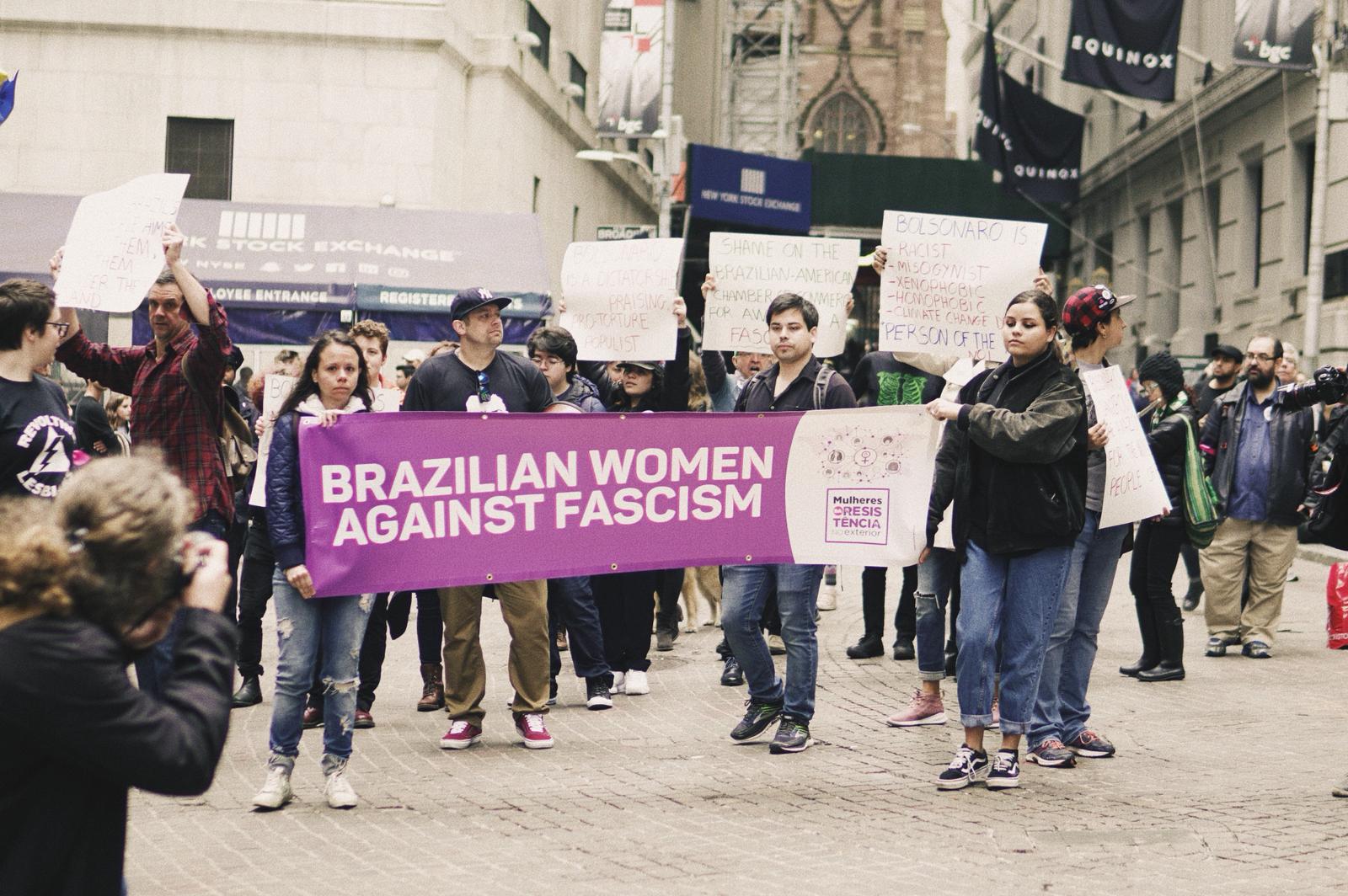 Resultado de imagem para manifestaÃ§Ã£o contra Bolsonaro no Texas