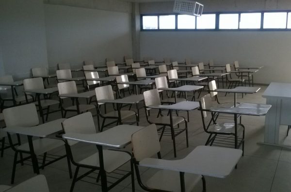 Veja a sala de aula