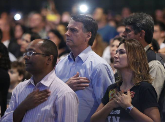 Bolsonaro tem apoio de evangélicos para ato golpista