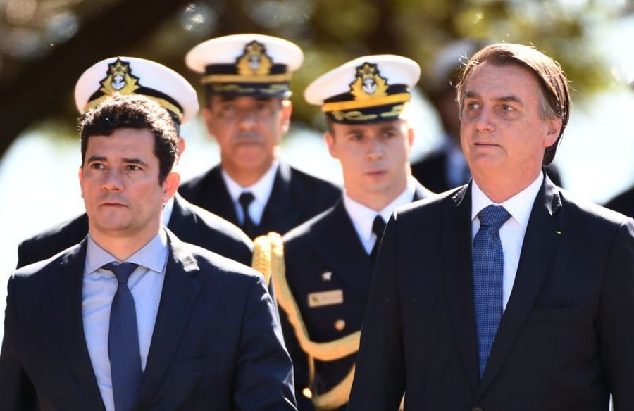 O ex-ministro Sérgio Moro, militares e o presidente Jair Bolsonaro (sem partido). Foto: Evaristo Sá/AFP