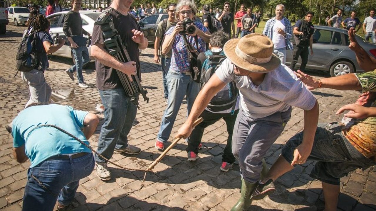 Prefeito de Bagé (RS), que elogiou ataque de relho à Caravana de Lula, é afastado por corrupção