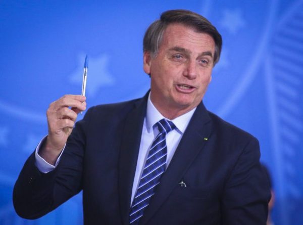 Antes da votação da PEC do voto impresso, Bolsonaro liberou geral