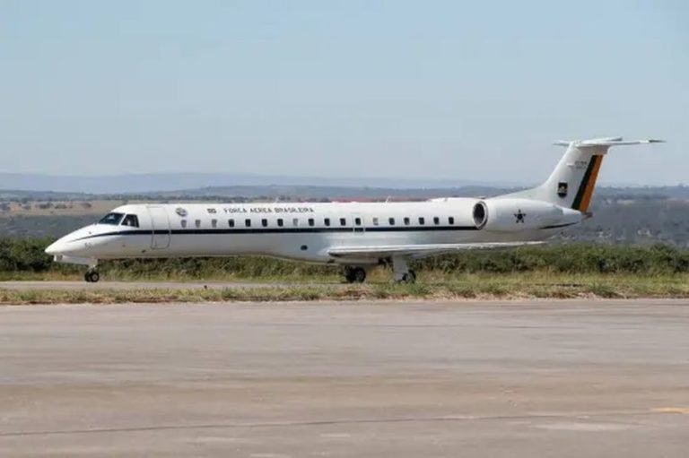 Farra dos jatinhos no governo Bolsonaro 13 ministros