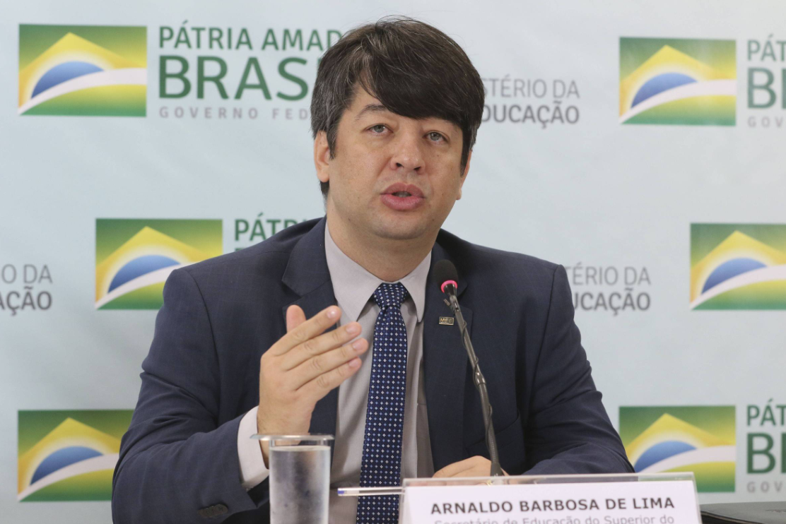 Mais um: secretário de Educação Superior do MEC pede demissão