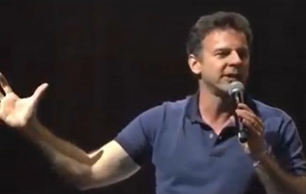Veja o Eduardo Moreira