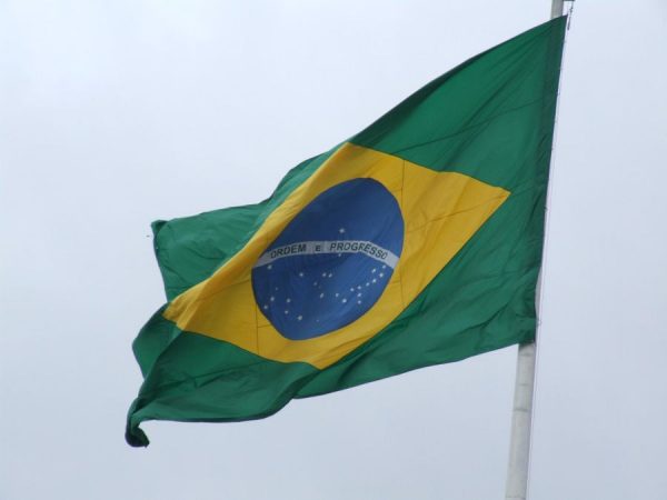 Veja a bandeira do Brasil