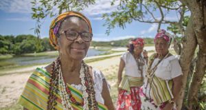 VÍDEO: Ganhadeiras do Abaeté cantam samba-enredo da Viradouros, homenagem às mulheres negras guerreiras