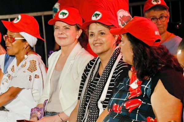 Dilma Rousseff, Gleisi Hoffmann e o MST.