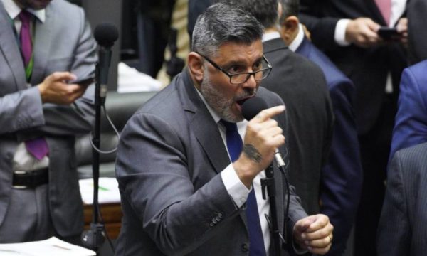 Alexandre Frota apresenta pedido de cassação de Flávio Bolsonaro
