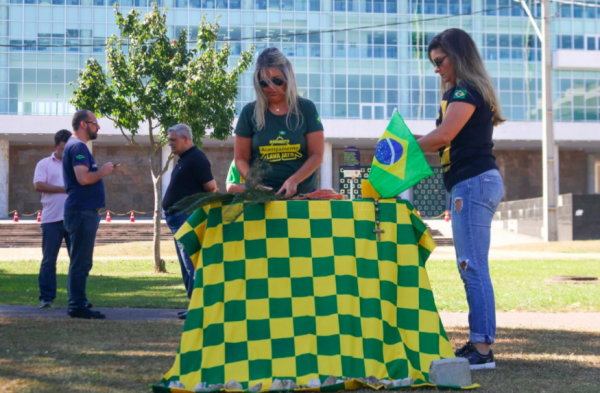 As mulheres montaram acampamento para apoiar Moro, em outros tempos. Foto: Eduardo Matysiak