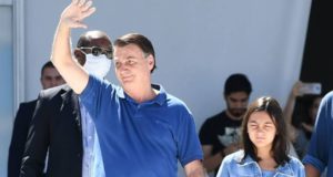 Bolsonaro tentou matricular filha em colégio militar com carteirada