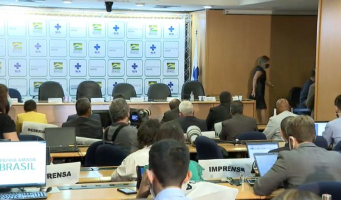 VÍDEO Nelson Teich dá coletiva de imprensa após demissão