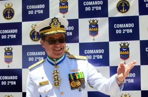 Veja o comandante