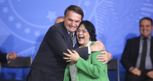 Veja Bolsonaro e Damares