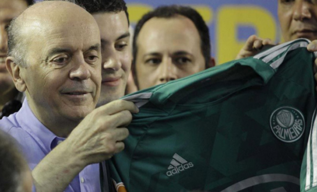 José Serra não explica investigações, mas comemora vitória do Palmeiras