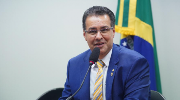 Deputado antevê tirar mais votos de Lira do que do bloco de Maia