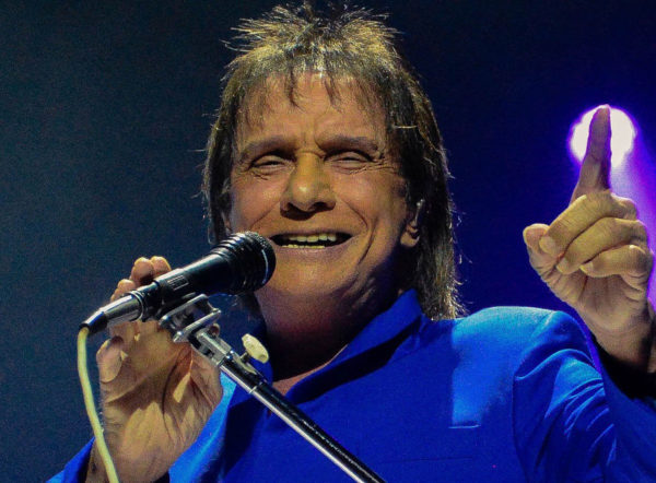 Veja o Roberto Carlos
