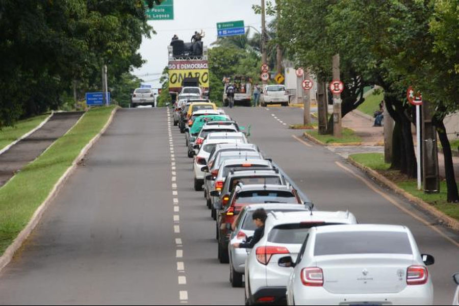 Carreata "Fora Bolsonaro" ocorre em Campo Grande com ...