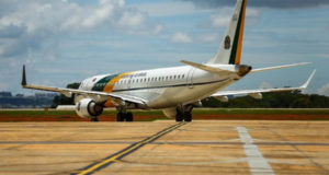 Veja o Avião da FAB