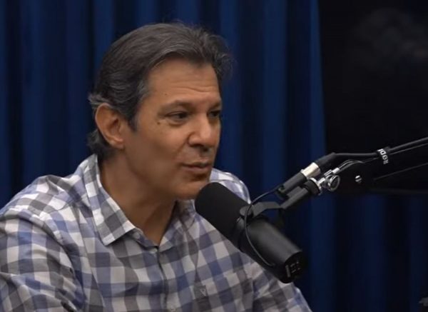 Fernando Haddad dando entrevista